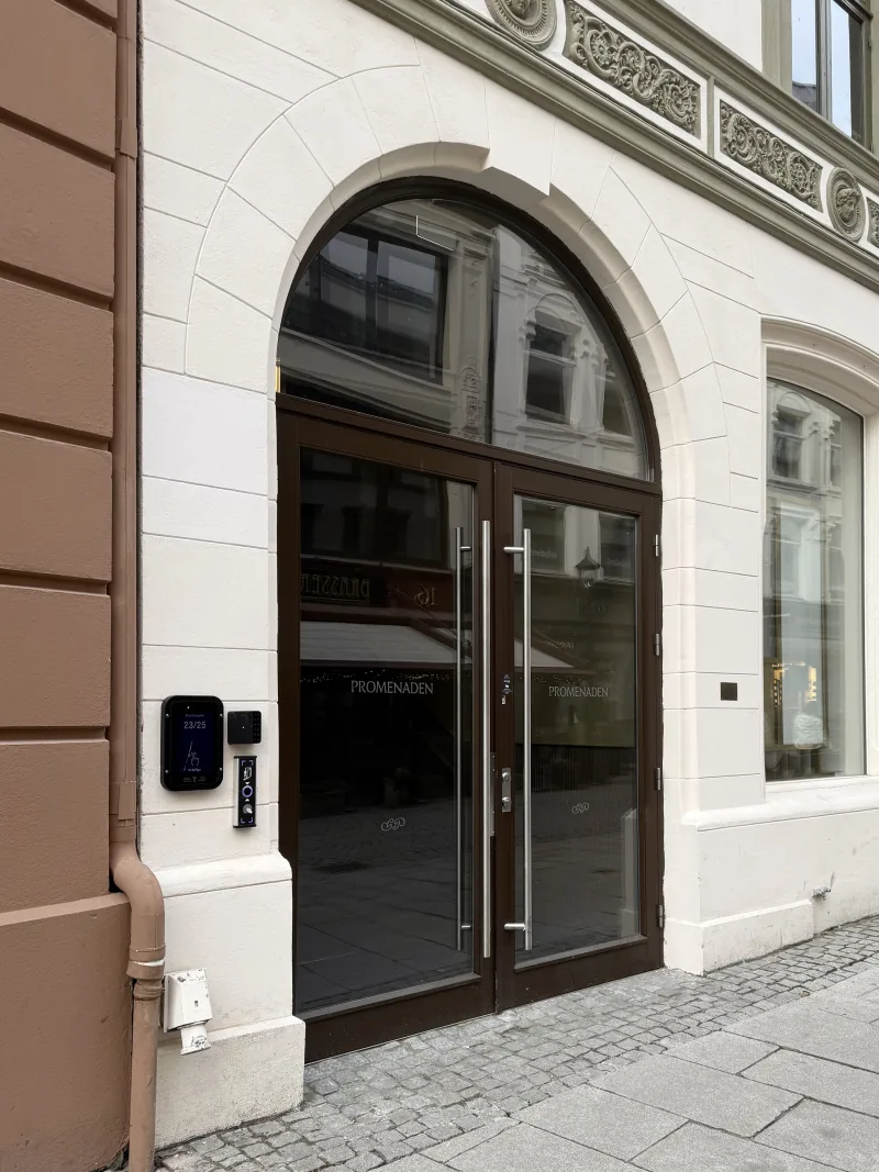 Defigo-equipped entrance in a Norwegian residential building