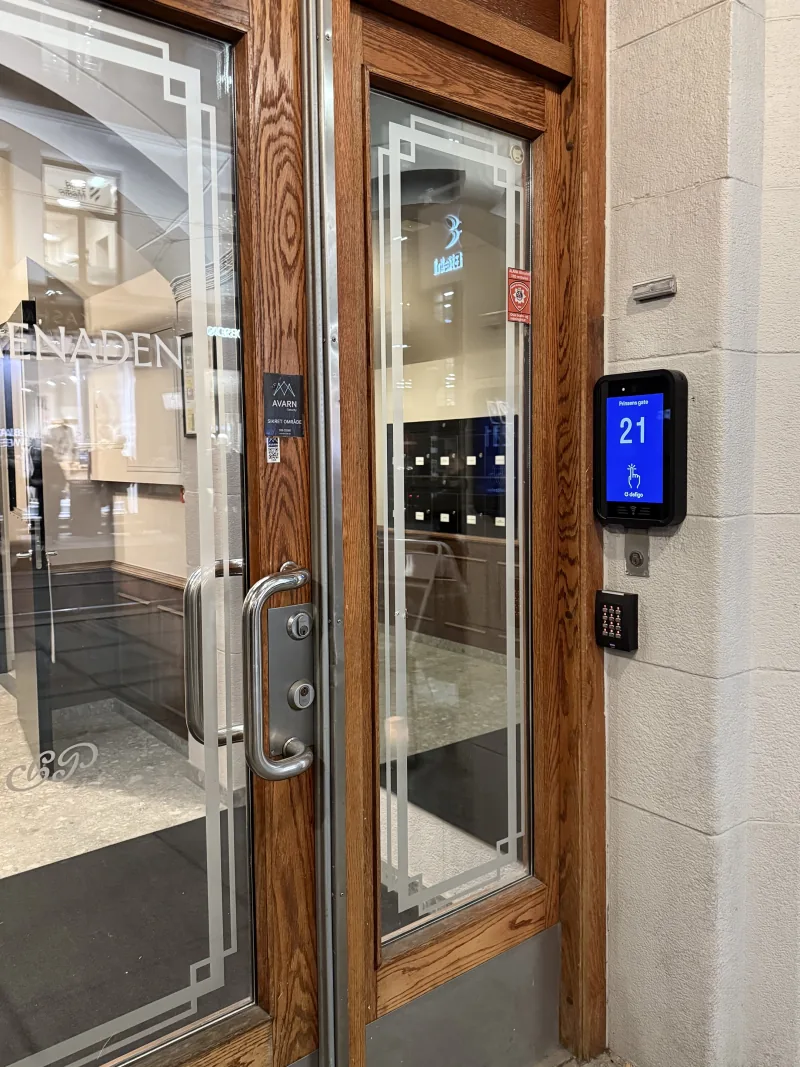 Defigo-equipped entrance in a Norwegian residential building